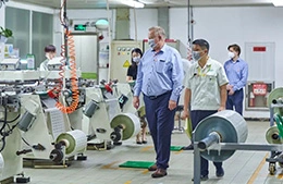 外国政党和董事访问并加强与Novatron的国际合作